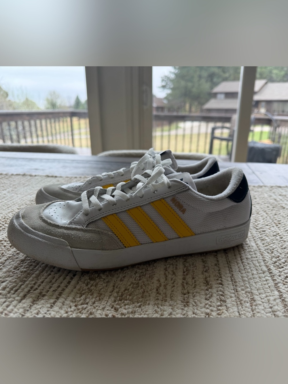 Adidas Nora Shoes Women’s Size 7.5 in white bold gold